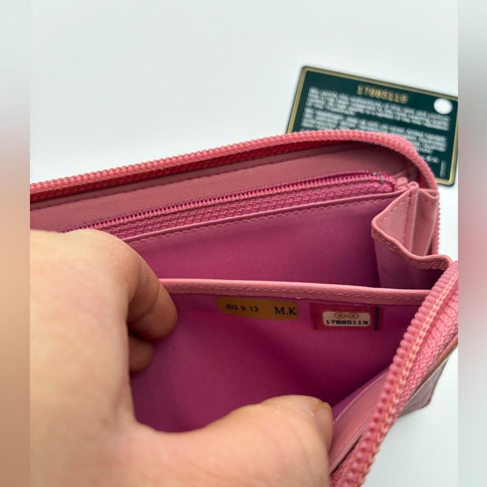 CHANEL PINK CC CAMELLIA FLOWER LAMBSKIN ZIPPY WALLET - Picture 5 of 16